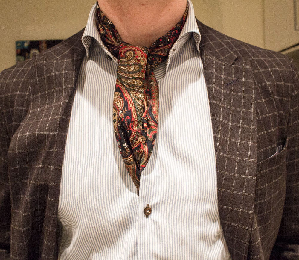 how to wear hermes scarf with a suit