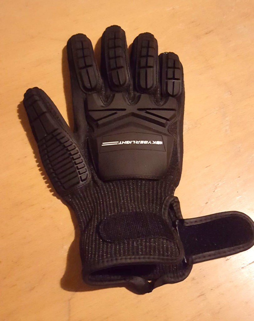 Des gants techniques plutot futuristiques!
