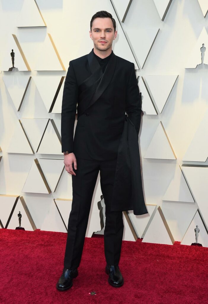 Nicholas Hoult sports this cool and original Dior suit buy Kim Jones and Jeager-Lecoutre. I really love it!