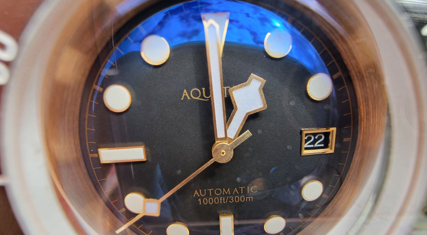 Aquatico Bronze Sea Star dial up close