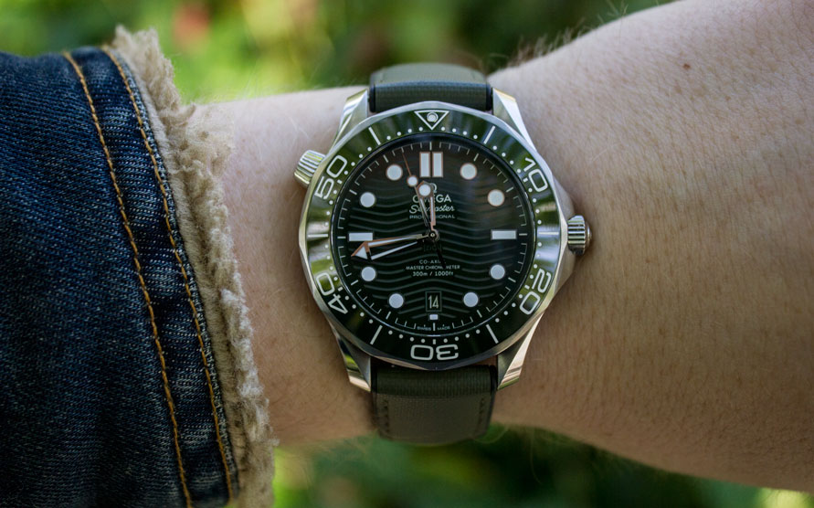 Arten Sailcoth Strap on the Green Omega Seamaster 300M Profesional