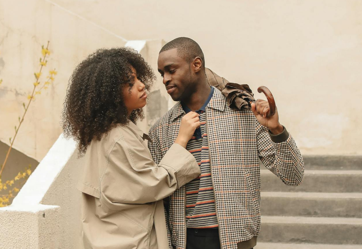 Comment styliser les parkas et les vestes pour un look chic et moderne